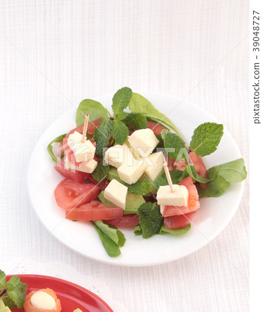 Delicious fresh vegetable salad Delicious fresh vegetable salad 39048727
