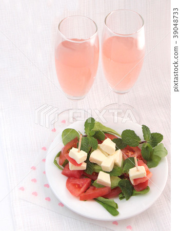 Wine and fresh vegetable salad Wine and fresh vegetable salad 39048733