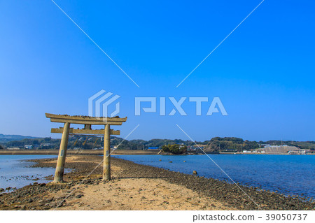 Sanuki Island Uchiumi Bay Kojima Shrine [Iki City, Nagasaki Prefecture] 39050737