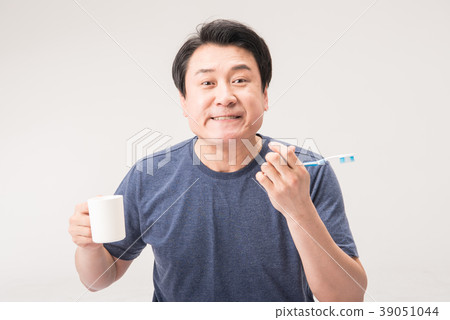 早上，中年，刷牙 39051044