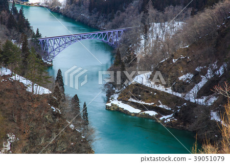 The first Sadami River bridge Tohoku winter scenery [Onuma-gun, Fukushima Prefecture Mishima Town] 39051079