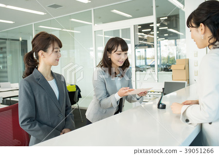 女商人辦公室招待會企業圖像 39051266