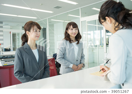 女商人辦公室招待會企業圖像 39051267