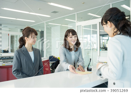 女商人辦公室招待會企業圖像 39051269