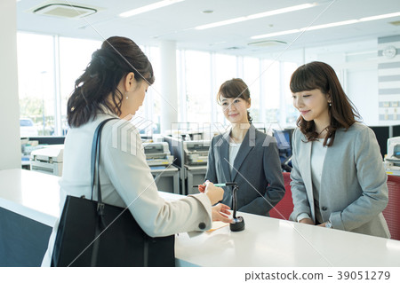 女商人辦公室招待會企業圖像 39051279