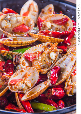 clam or mussel cuisine 39051390