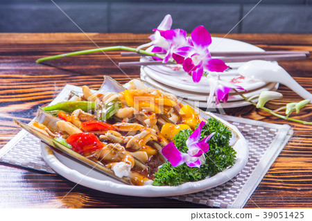 clam or mussel cuisine clam or mussel cuisine 39051425