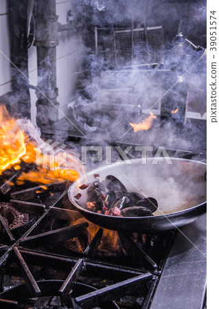 clam or mussel cuisine clam or mussel cuisine 39051574