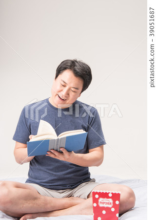 Morning, middle age, reading, popcorn Morning, middle age, reading, popcorn 39051687