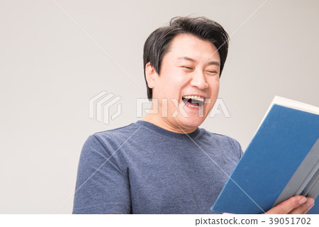 Morning, middle age, reading 39051702