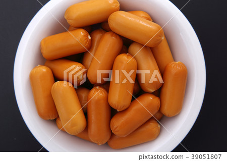Smoked cheese Smoked cheese 39051807