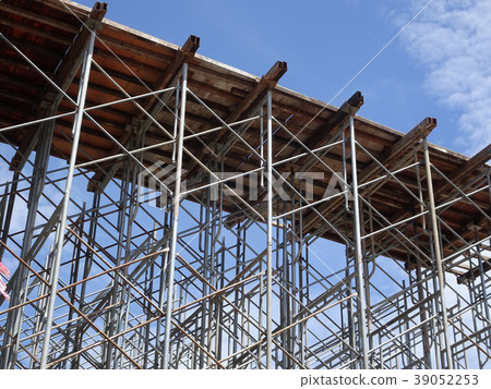Metal scaffolding used as support. Metal scaffolding used as support. 39052253