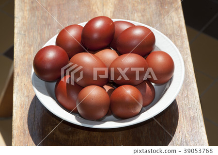 Plate with Easter eggs. Close-up. Plate with Easter eggs. Close-up. 39053768