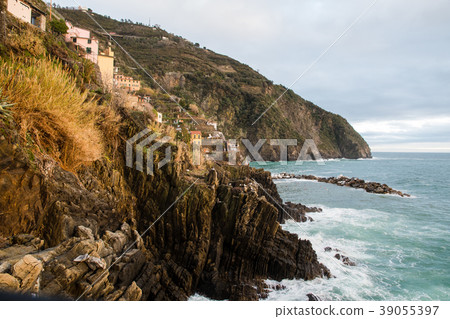 Cinque Terre-Five villages on the steep Liguria coast (Liguria, Italy) The town of Riomaggiore in the evening 39055397