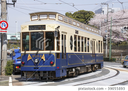 Sakura and Toden 9000 in Asukayama Park (blue) 39055893