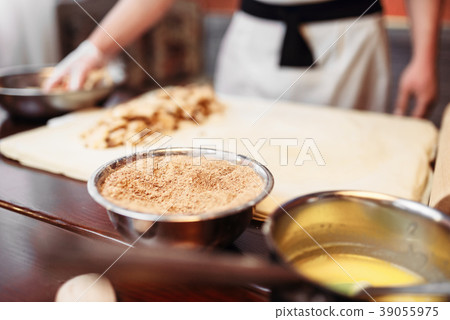 Chef cooking strudel, pastry ingredients Chef cooking strudel, pastry ingredients 39055975