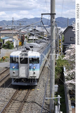 [SN] 篠之井線 115系列列車（6節車廂編組 - 長野車廂） 39056259