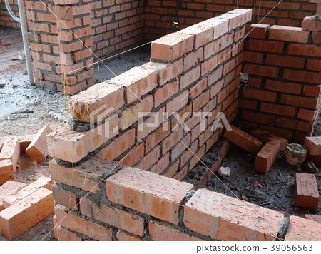 Erecting clay brick wall 39056563