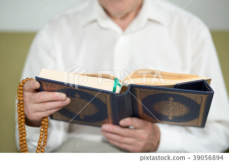 An old hands holding the Koran An old hands holding the Koran 39056894
