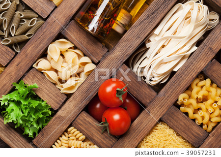 Various pasta in wooden box 39057231