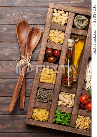 Various pasta in wooden box 39057236