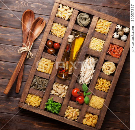 Various pasta in wooden box 39057237