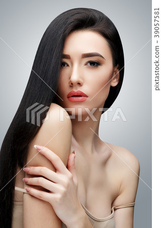 Brunette asian girl with long straight hair 39057581