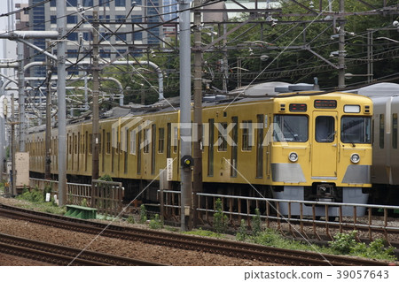 [SS] Seibu Shinjuku Line Old 2000 Series (Express - 10-Car Train: Seibu Shinjuku ⇔ Honkawagoe) 39057643