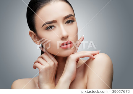 Brunette asian girl with long straight hair 39057673