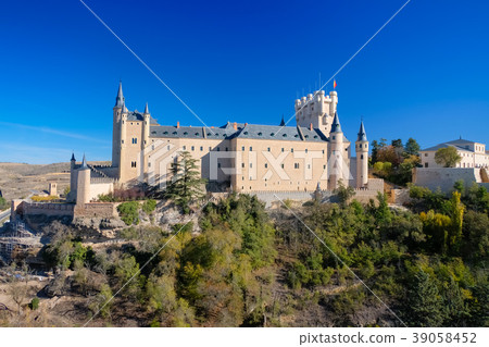 Segovia Alcazar 39058452