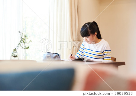 Primary school child home image 39059533