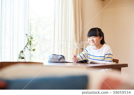 Primary school child home image Primary school child home image 39059534