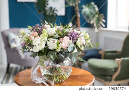 Sunny spring morning in living room. Beautiful 39059774