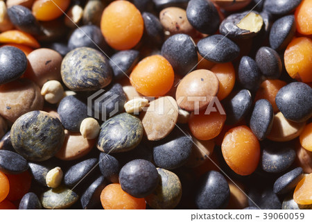 macro shot of mixed legumes 39060059