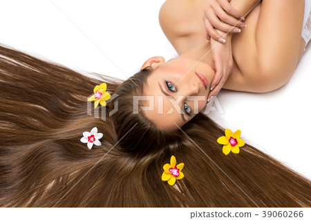 beautiful girl with long hair 39060266