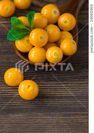 Physalis Berries with a mint leaf Physalis Berries with a mint leaf 39060969