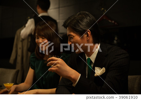 Bar Men and women Bar Men and women 39061910