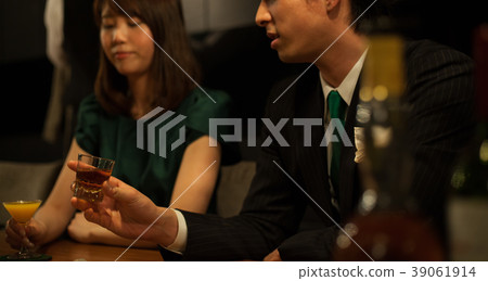 酒吧男女 39061914