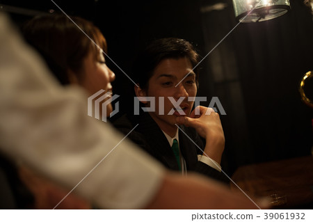 Bar Men and women Bar Men and women 39061932