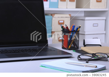Close-up of comfortable working place in office 39063245