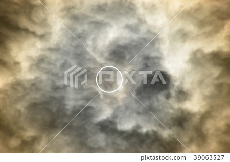 Golden ring eclipse 2012 39063527