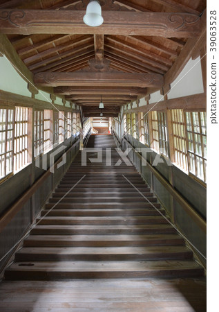 Nagahira temple corridor 39063528