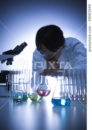 研究實驗剪影男子 39063949