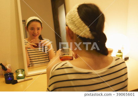 Taking care of beauty evening tea while drinking herbal tea 39065601