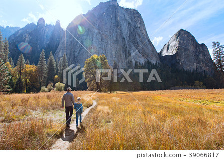 family in yosemite family in yosemite 39066817
