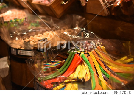 Venetian candy store 39067068
