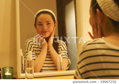 Beauty night care young woman 39067250