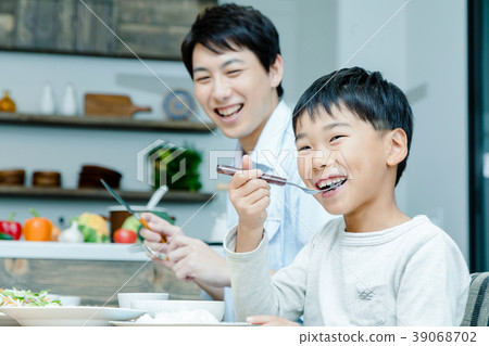 Family eating food father son 39068702