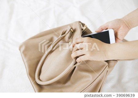 檢查失去的事的女商人婦女 39069639
