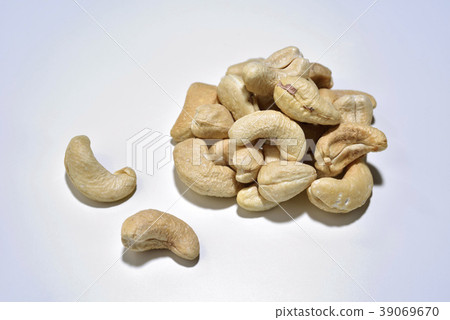 Cashew nuts, dried fruit, dried fruit, still life, specialties, snacks, desserts, special snacks Cashew nuts, dried fruit, dried fruit, still life, specialties, snacks, desserts, special snacks 39069670